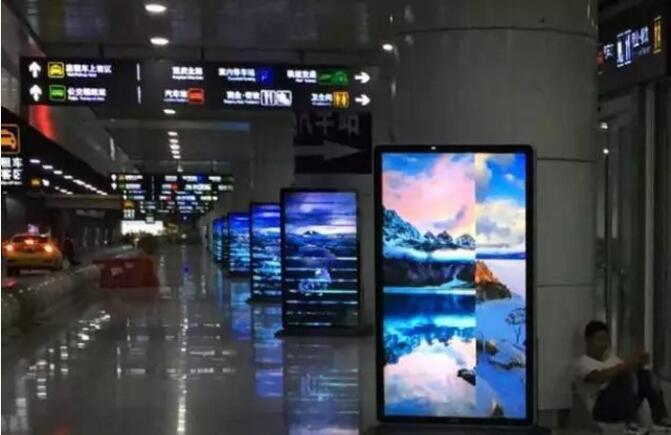 优色广告机亮相重庆北站，向國(guó)庆献礼！